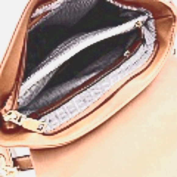 NWT Isabelle Vegan Saddle Crossbody Bag - Picture 3 of 4